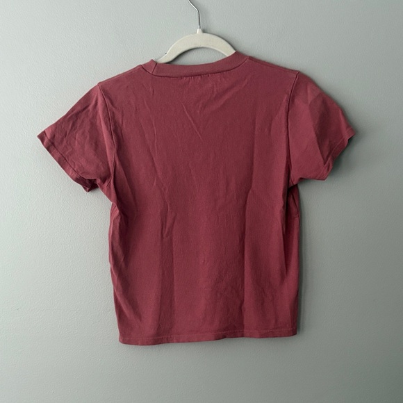 Brandy Melville Butterfly Embroidered Mauve/Pink Cropped T-Shirt - Picture 4 of 6